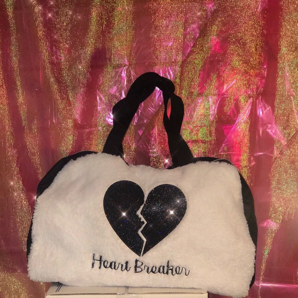 black and white heartbreaker duffle bag!